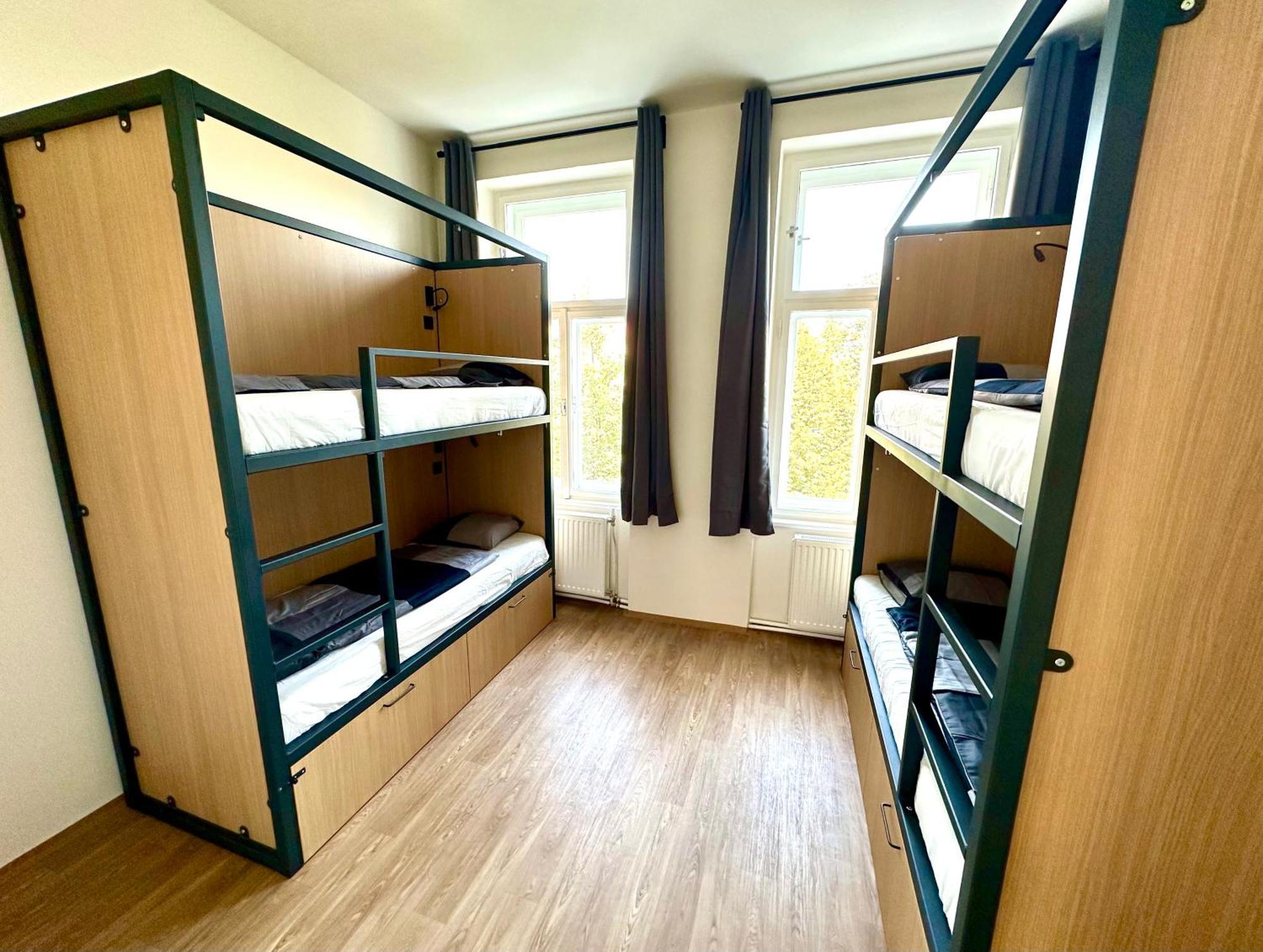 Onefam Arbes Hostal *